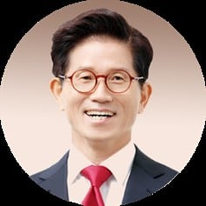 MoonSoo Kim (Minster at Employment and Labor)